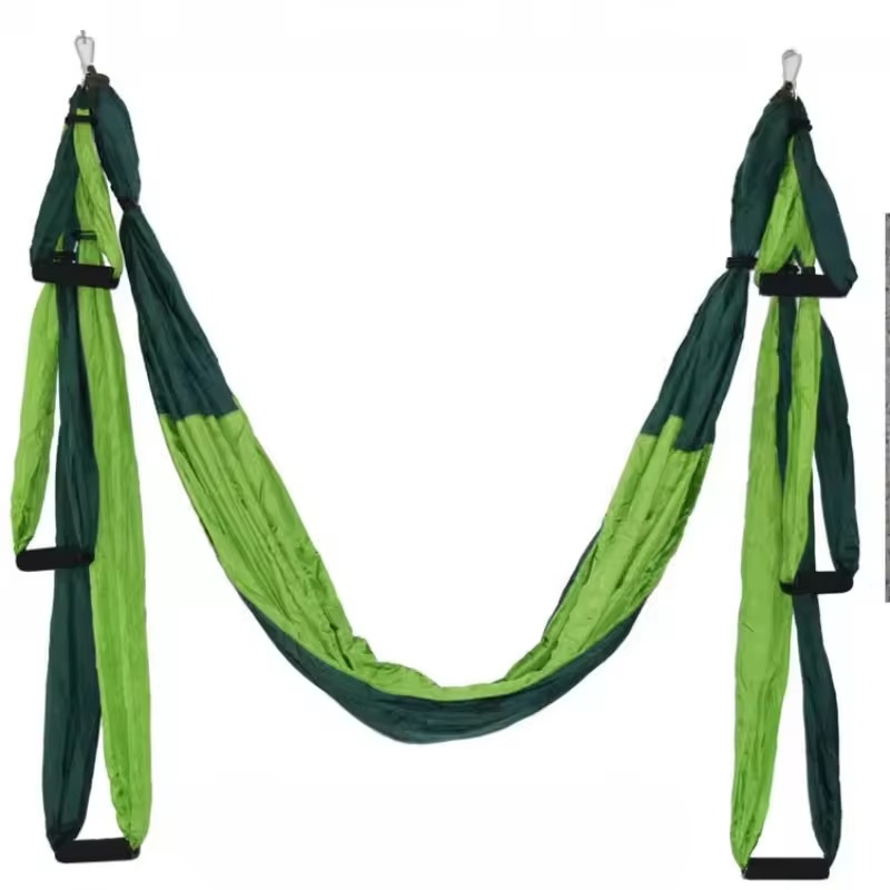 Huśtawka do jogi powietrznej z – Yoga Trapeze Swing recenzja i cena